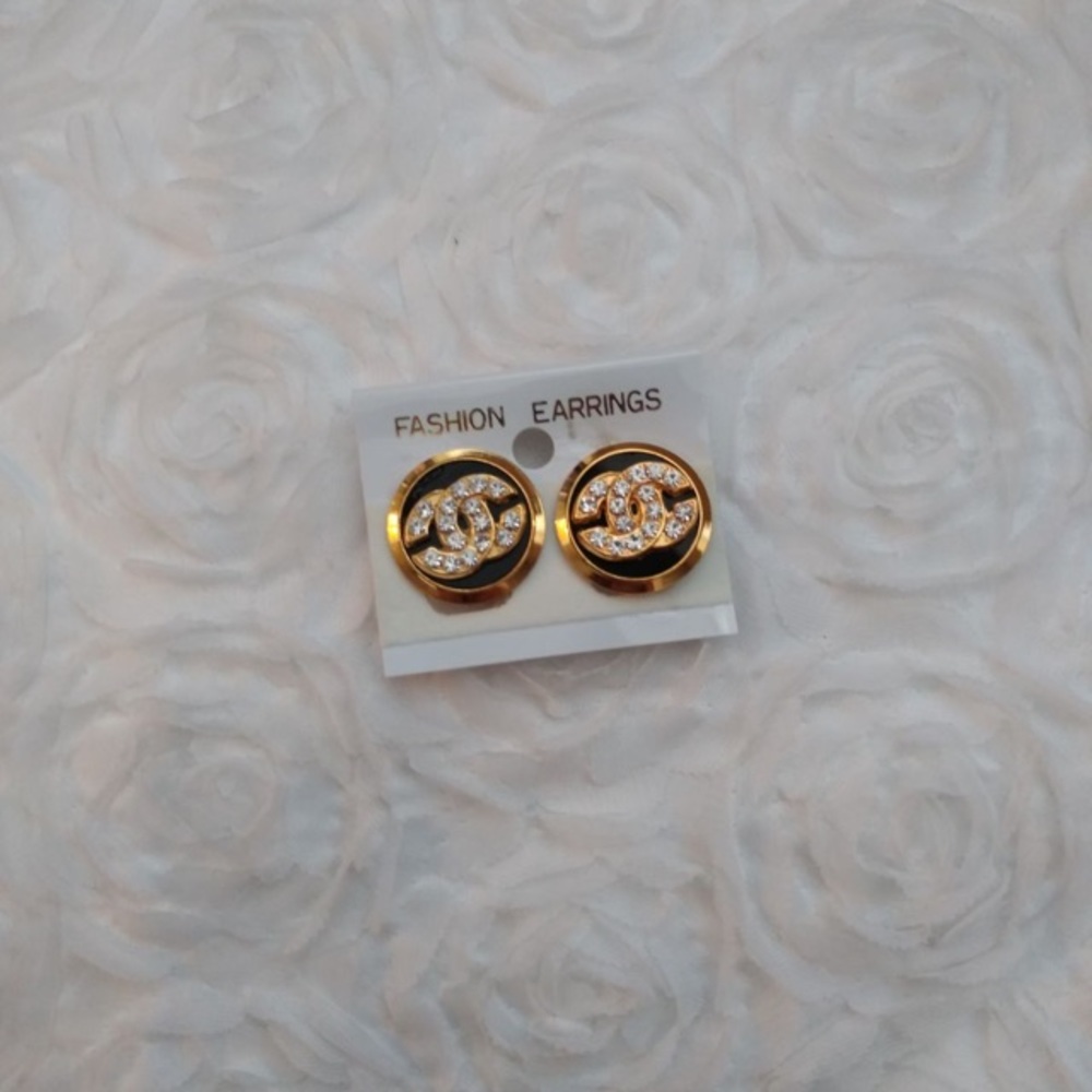 Fashion clip on earring